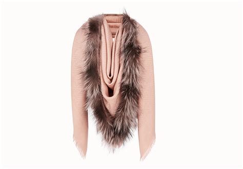 maglia di fendi a forma di vagina